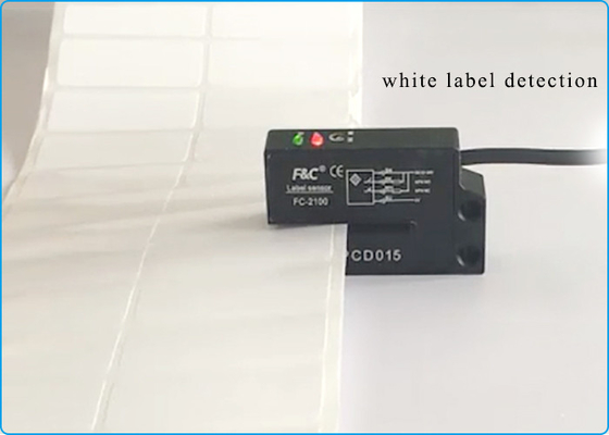 Etiket Makinesi için Yapıştırıcı Ortak Etiket Algılama 2mm Yuvası Etiket Sayma Sensörü