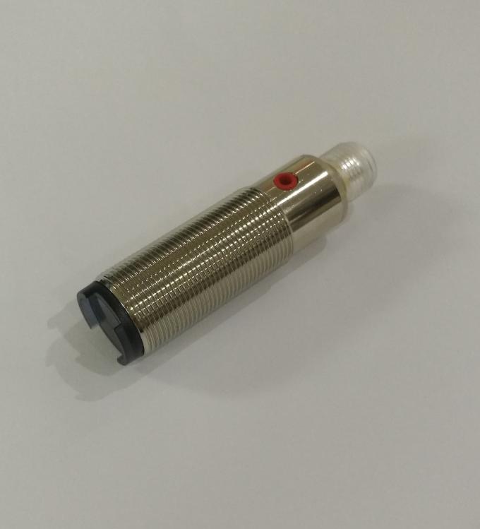 Metal M18 Fotoelektrik Sensörler M12 Konnektör Tipi 40 cm Algılama 3 Teller Anahtarı