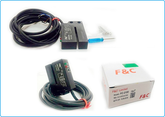 PNP NO + NC 2mm Boşluk Elektrikli Etiket Sensörü 24 V DC Paketleme Makinesi Kullanımı