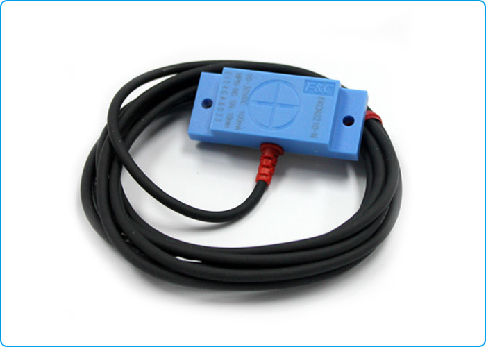 10mm PNP Tipi 12 V DC Kare Kapasitif Anahtarı Sensörü FKCN2210-P Olmayan Metal Algılama